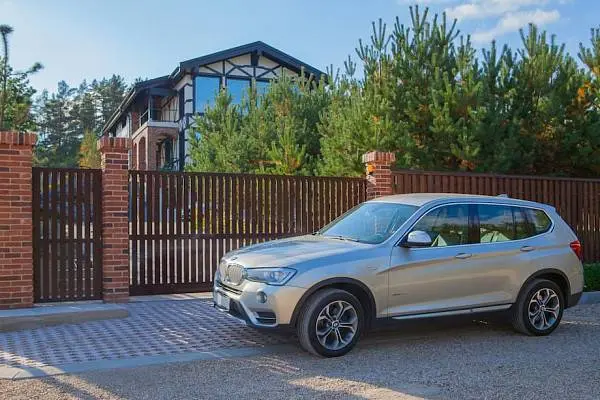 Сигнальная лампа в подарок при покупке автоматических откатных ворот Prestige с калиткой